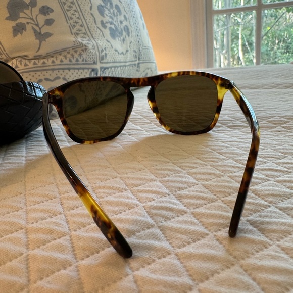 Bottega Veneta tortoise sunglasses - Picture 2 of 7